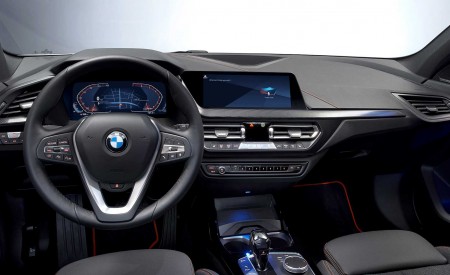 2020 BMW 1-Series 118i (Color: Mineral white Metallic) Interior Steering Wheel Wallpapers 450x275 (30)