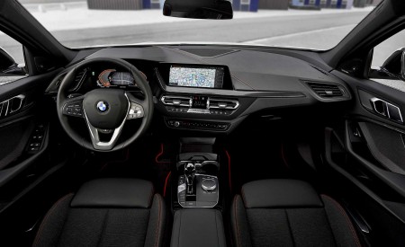 2020 BMW 1-Series 118i (Color: Mineral white Metallic) Interior Wallpapers 450x275 (40)