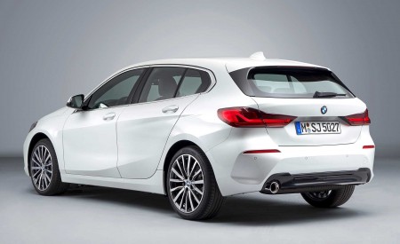 2020 BMW 1-Series 118i (Color: Mineral white Metallic) Rear Three-Quarter Wallpapers 450x275 (20)