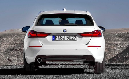 2020 BMW 1-Series 118i (Color: Mineral white Metallic) Rear Wallpapers 450x275 (12)