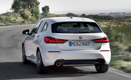2020 BMW 1-Series 118i (Color: Mineral white Metallic) Rear Wallpapers 450x275 (6)