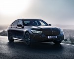 2020 BMW 7-Series 750i M Sport (UK-Spec) Front Three-Quarter Wallpapers 150x120 (17)