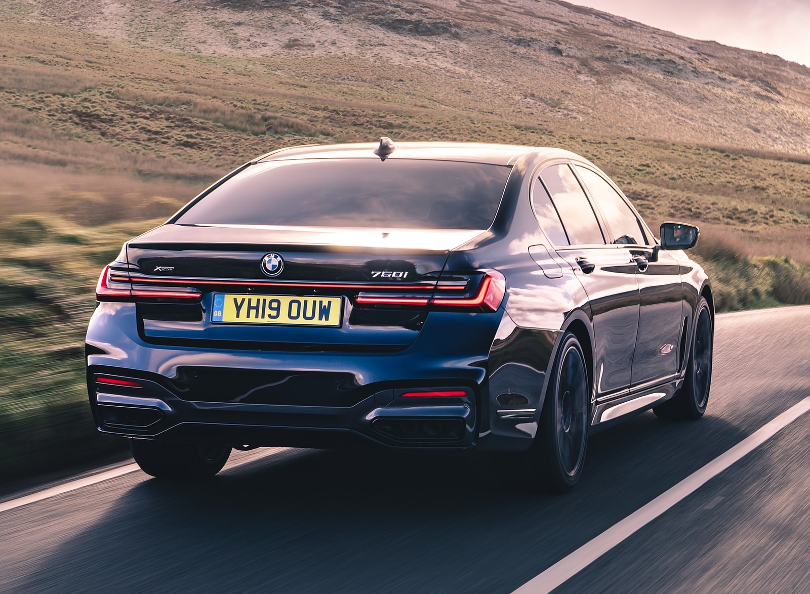 2020 BMW 7-Series 750i M Sport (UK-Spec) Rear Three-Quarter Wallpapers  (6)