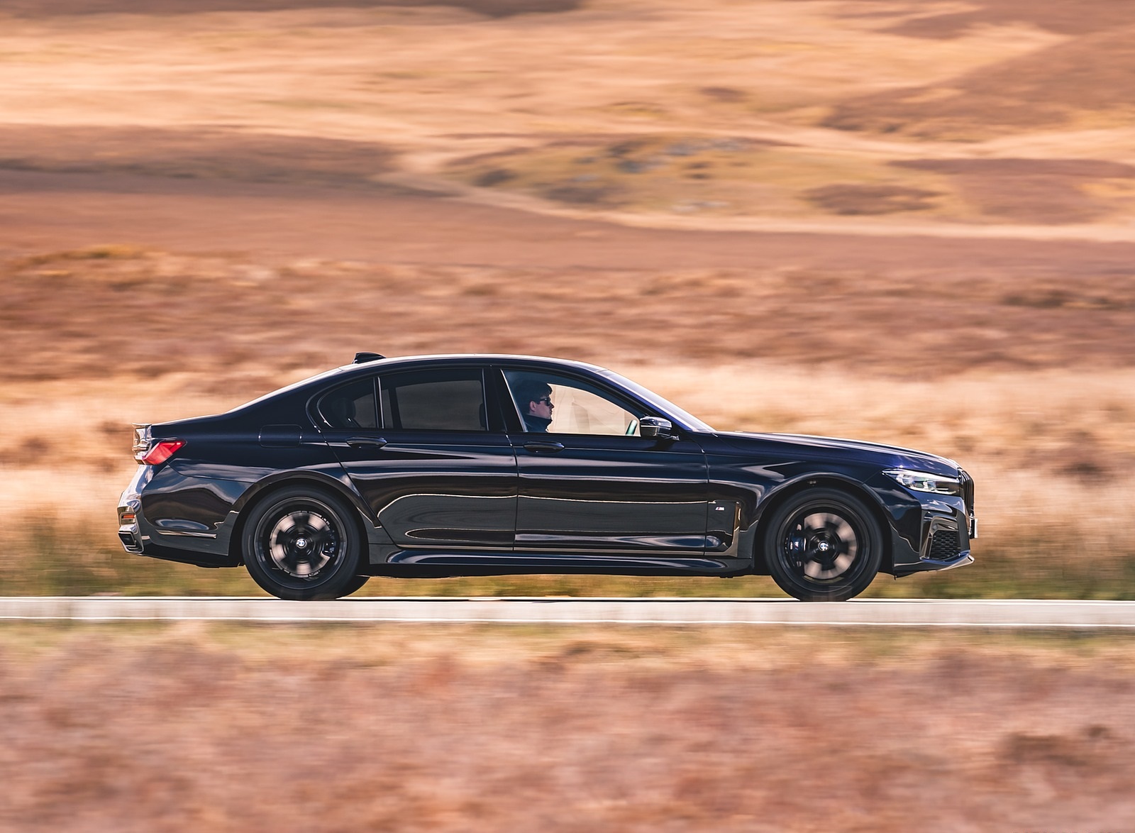 2020 BMW 7-Series 750i M Sport (UK-Spec) Side Wallpapers (9)