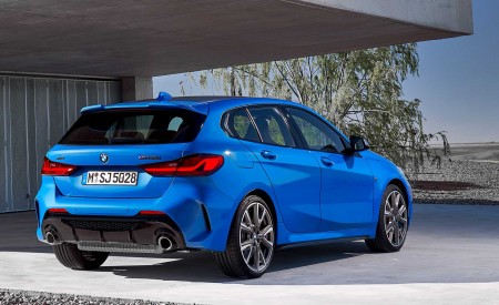 2020 BMW M135i xDrive (Color: Misano Blue Metallic) Rear Three-Quarter Wallpapers 450x275 (12)