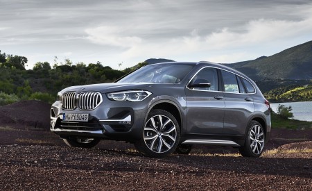 2020 BMW X1 Front Three-Quarter Wallpapers  450x275 (20)