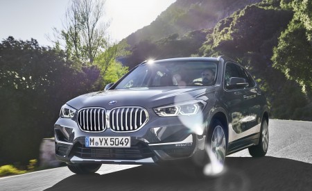 2020 BMW X1 Front Three-Quarter Wallpapers  450x275 (2)