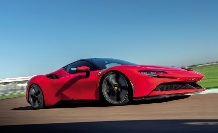 2020 Ferrari SF90 Stradale Front Three-Quarter Wallpapers 450x275 (2)