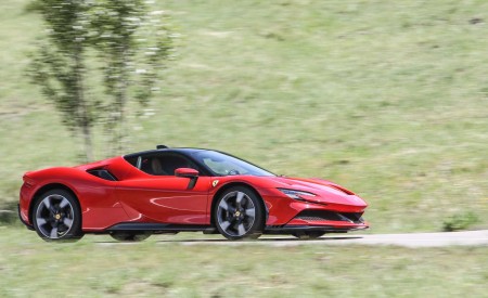 2020 Ferrari SF90 Stradale Front Three-Quarter Wallpapers 450x275 (14)