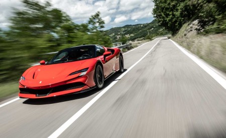 2020 Ferrari SF90 Stradale Front Three-Quarter Wallpapers 450x275 (7)