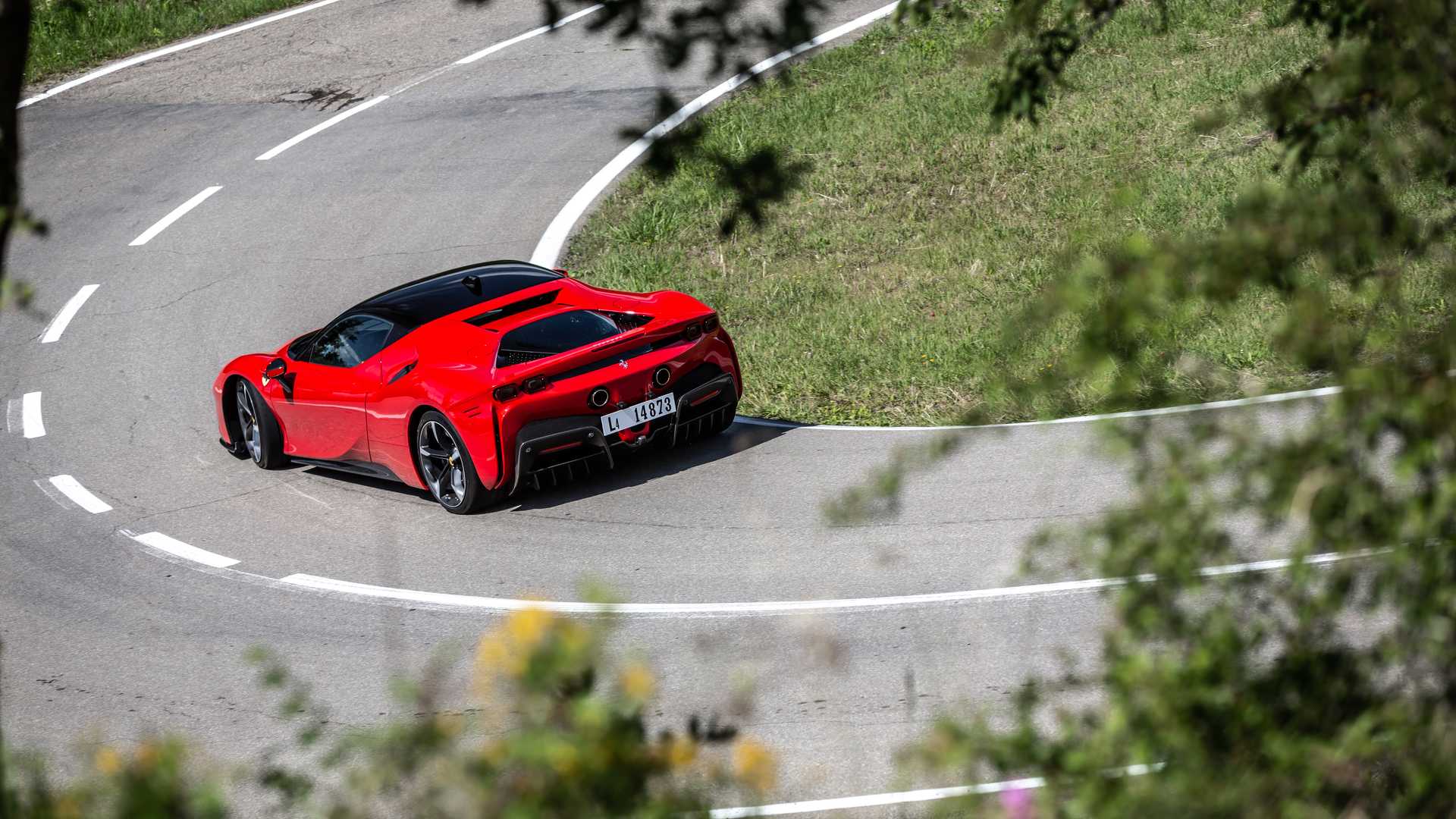 2020 Ferrari SF90 Stradale Rear Three-Quarter Wallpapers #17 of 70