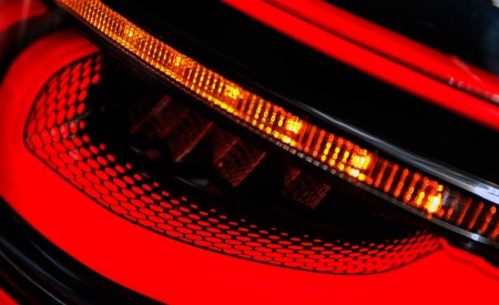 2020 Land Rover Discovery Sport Tail Light Wallpapers 450x275 (56)