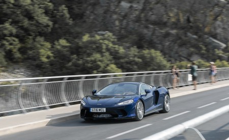 2020 McLaren GT (Color: Namaka Blue) Front Three-Quarter Wallpapers 450x275 (12)