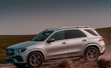 2020 Mercedes-Benz GLE 300d (UK-Spec) Front Three-Quarter Wallpapers 450x275 (26)