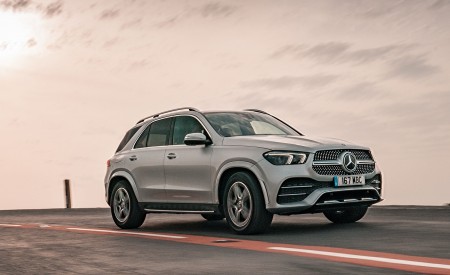 2020 Mercedes-Benz GLE 300d (UK-Spec) Front Three-Quarter Wallpapers 450x275 (4)