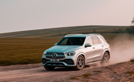2020 Mercedes-Benz GLE 300d (UK-Spec) Front Three-Quarter Wallpapers 450x275 (28)