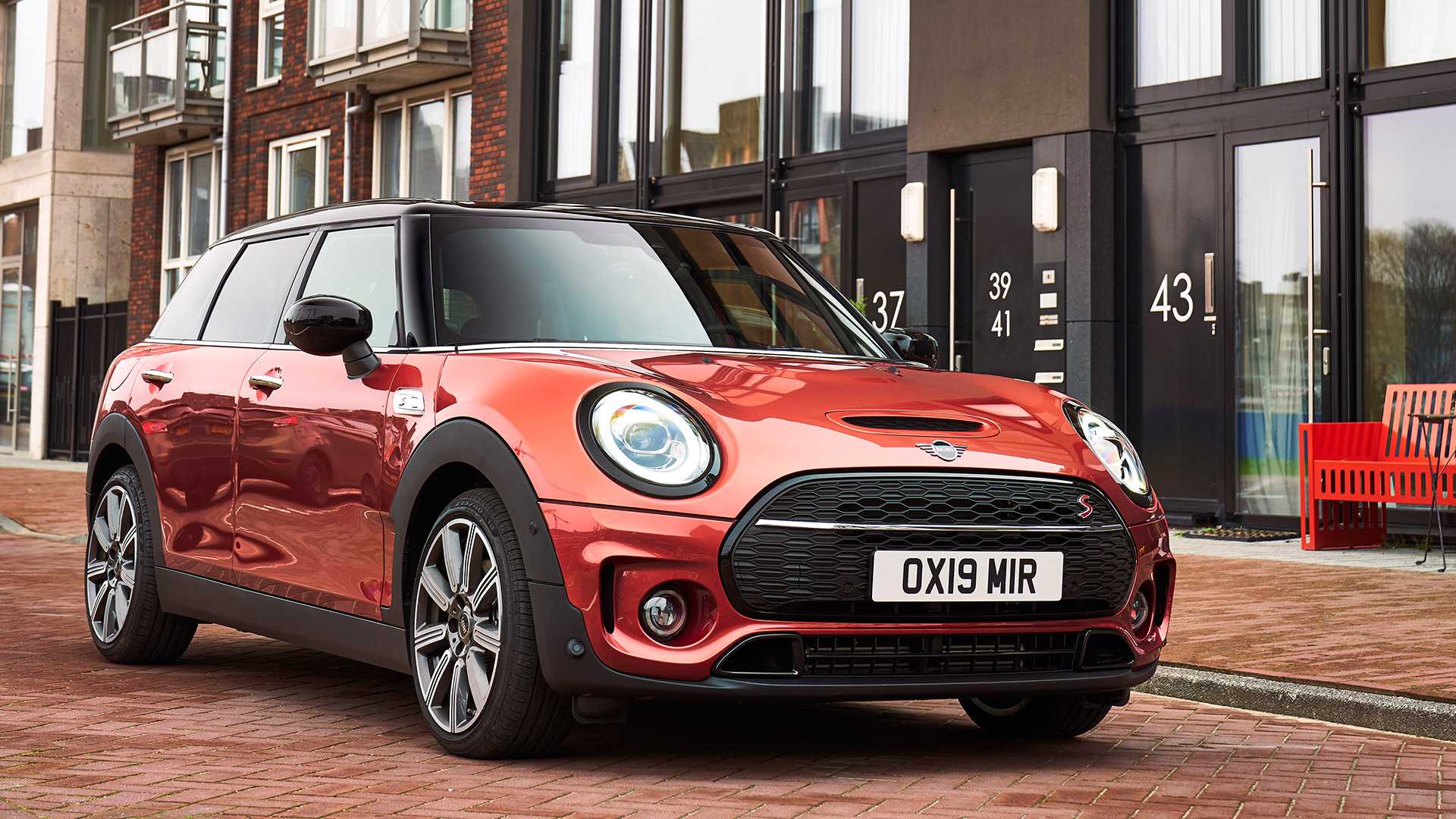 2020 Mini Clubman Front Three-Quarter Wallpapers (3)