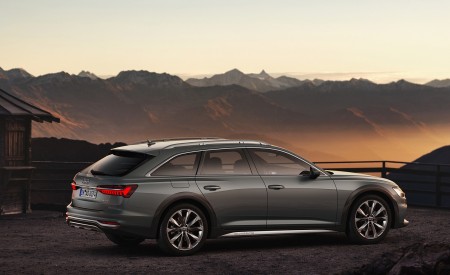 2020 Audi A6 allroad quattro (Color: Gavial Green) Rear Three-Quarter Wallpapers 450x275 (67)
