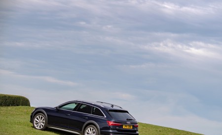 2020 Audi A6 allroad quattro (UK-Spec) Off-Road Wallpapers 450x275 (16)