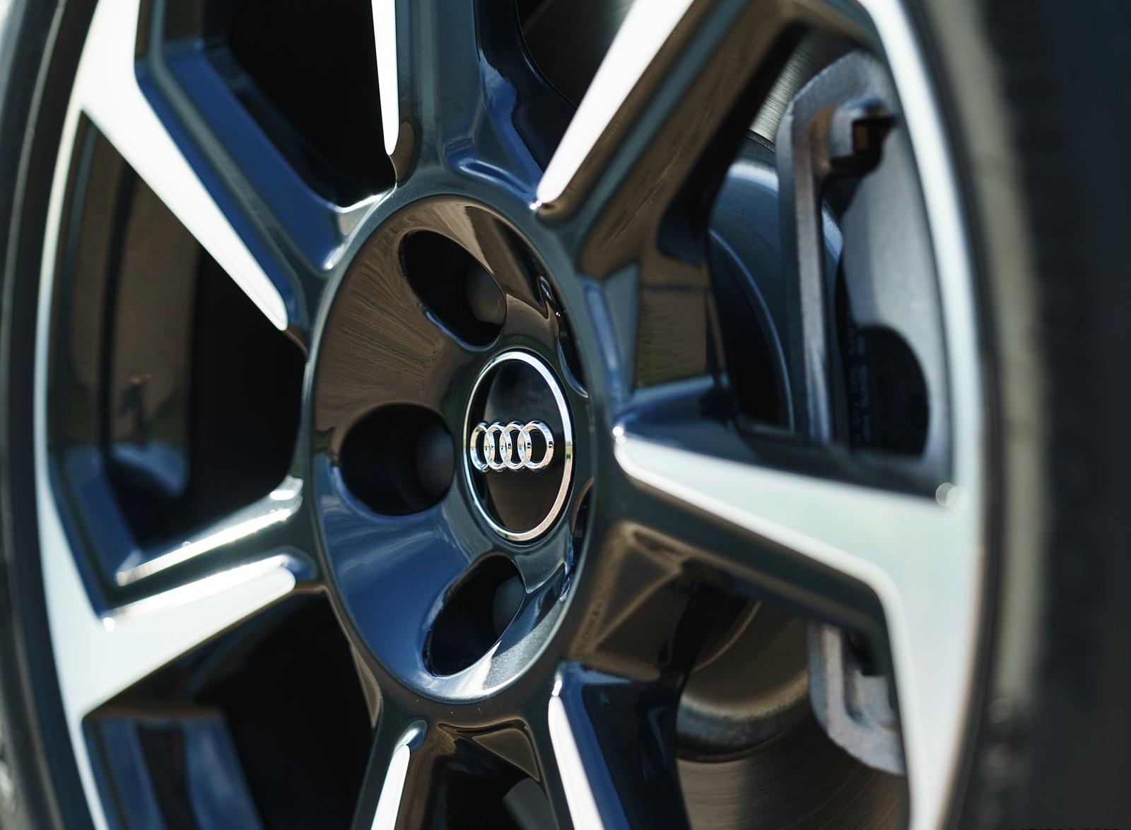 2020 Audi Q3 Sportback 45 TFSI quattro (UK-Spec) Wheel Wallpapers #55 of 285