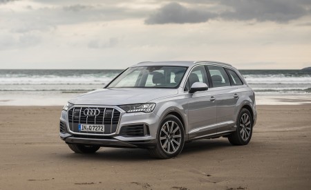 2020 Audi Q7 (Color: Florett Silver) Front Three-Quarter Wallpapers 450x275 (98)