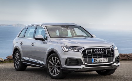 2020 Audi Q7 (Color: Florett Silver) Front Wallpapers 450x275 (91)