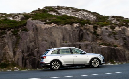 2020 Audi Q7 (Color: Florett Silver) Side Wallpapers 450x275 (96)