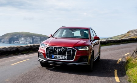 2020 Audi Q7 (Color: Matador Red) Front Three-Quarter Wallpapers 450x275 (69)
