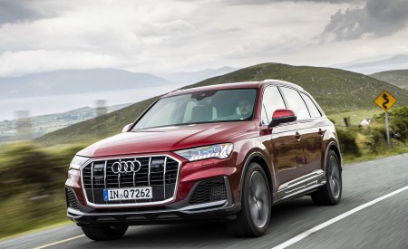 2020 Audi Q7 (Color: Matador Red) Front Three-Quarter Wallpapers 450x275 (70)