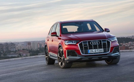 2020 Audi Q7 (Color: Matador Red) Front Wallpapers 450x275 (147)