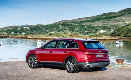 2020 Audi Q7 (Color: Matador Red) Rear Three-Quarter Wallpapers 450x275 (80)
