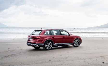 2020 Audi Q7 (Color: Matador Red) Rear Three-Quarter Wallpapers 450x275 (82)
