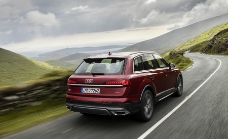 2020 Audi Q7 (Color: Matador Red) Rear Three-Quarter Wallpapers 450x275 (74)
