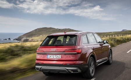 2020 Audi Q7 (Color: Matador Red) Rear Wallpapers 450x275 (75)