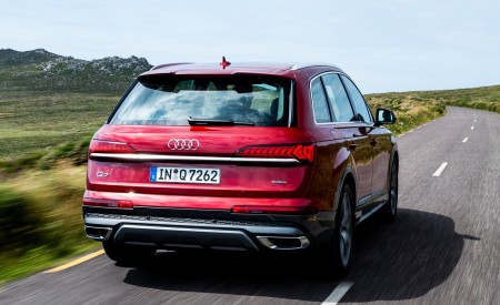 2020 Audi Q7 (Color: Matador Red) Rear Wallpapers 450x275 (76)
