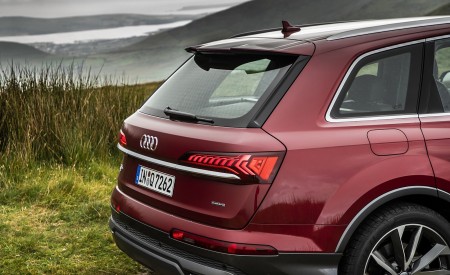 2020 Audi Q7 (Color: Matador Red) Tail Light Wallpapers 450x275 (83)