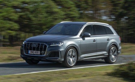 2020 Audi Q7 (UK-Spec) Front Three-Quarter Wallpapers 450x275 (2)