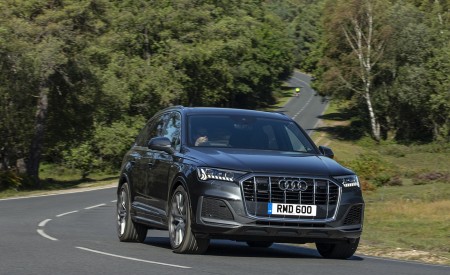 2020 Audi Q7 (UK-Spec) Front Three-Quarter Wallpapers 450x275 (15)