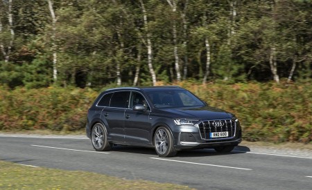 2020 Audi Q7 (UK-Spec) Front Three-Quarter Wallpapers 450x275 (3)