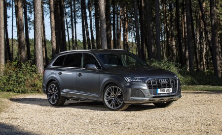 2020 Audi Q7 (UK-Spec) Front Three-Quarter Wallpapers 450x275 (27)