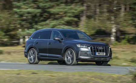 2020 Audi Q7 (UK-Spec) Front Three-Quarter Wallpapers 450x275 (6)