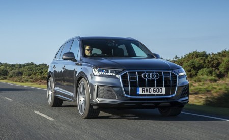2020 Audi Q7 (UK-Spec) Front Three-Quarter Wallpapers 450x275 (7)