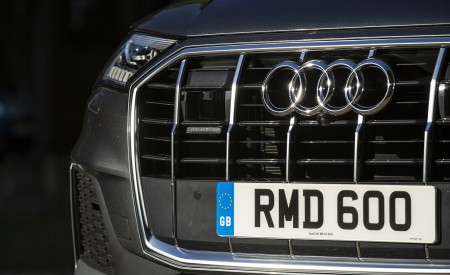 2020 Audi Q7 (UK-Spec) Grill Wallpapers 450x275 (38)