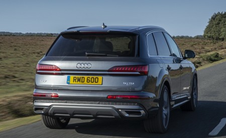 2020 Audi Q7 (UK-Spec) Rear Wallpapers 450x275 (10)