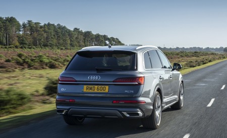 2020 Audi Q7 (UK-Spec) Rear Wallpapers 450x275 (11)