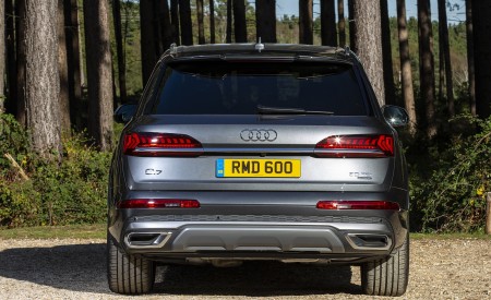 2020 Audi Q7 (UK-Spec) Rear Wallpapers 450x275 (30)