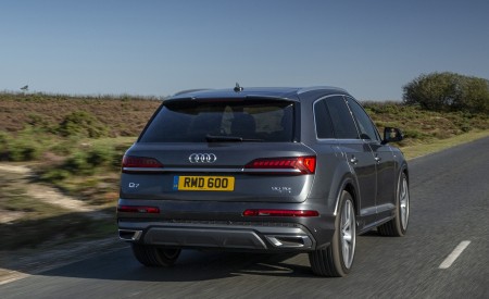 2020 Audi Q7 (UK-Spec) Rear Wallpapers 450x275 (12)