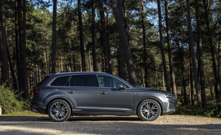 2020 Audi Q7 (UK-Spec) Side Wallpapers 450x275 (25)