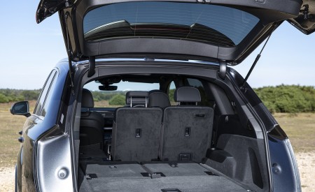 2020 Audi Q7 (UK-Spec) Trunk Wallpapers 450x275 (65)