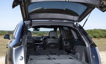 2020 Audi Q7 (UK-Spec) Trunk Wallpapers 450x275 (68)